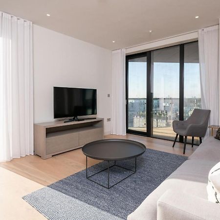 Modern Family Home Close To Victoria Station By Underthedoormat London Exterior photo