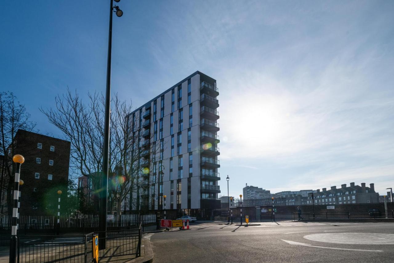 Modern Family Home Close To Victoria Station By Underthedoormat London Exterior photo