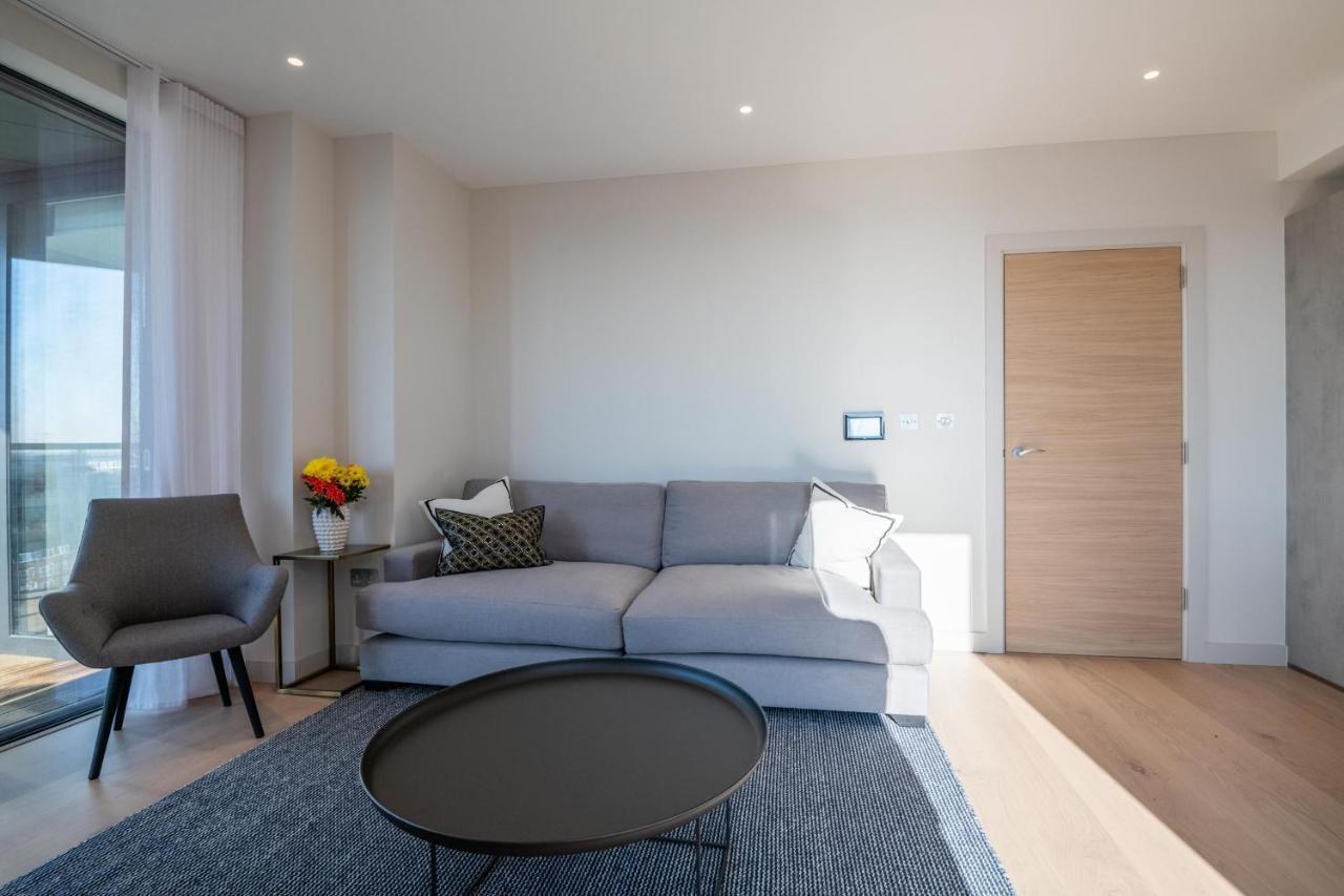 Modern Family Home Close To Victoria Station By Underthedoormat London Exterior photo