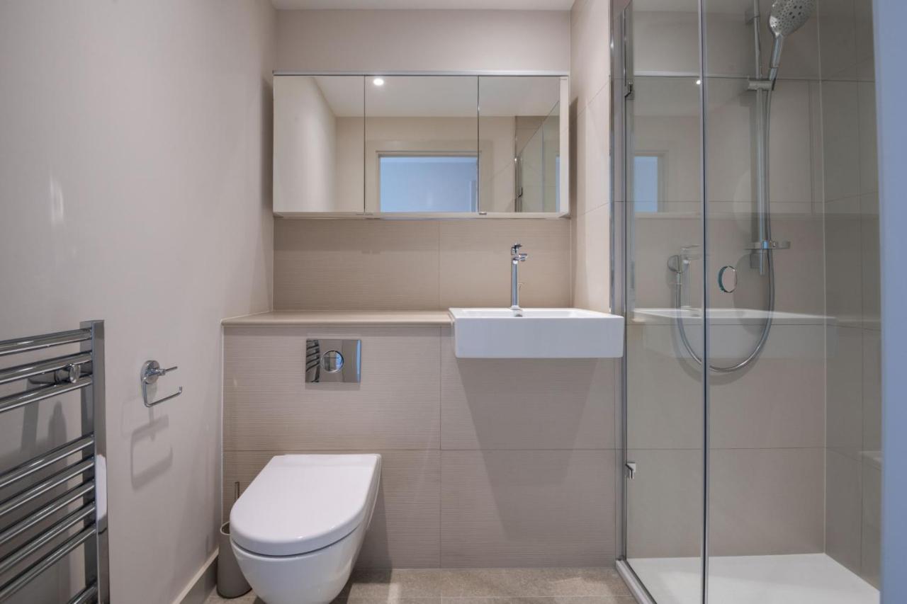 Modern Family Home Close To Victoria Station By Underthedoormat London Exterior photo